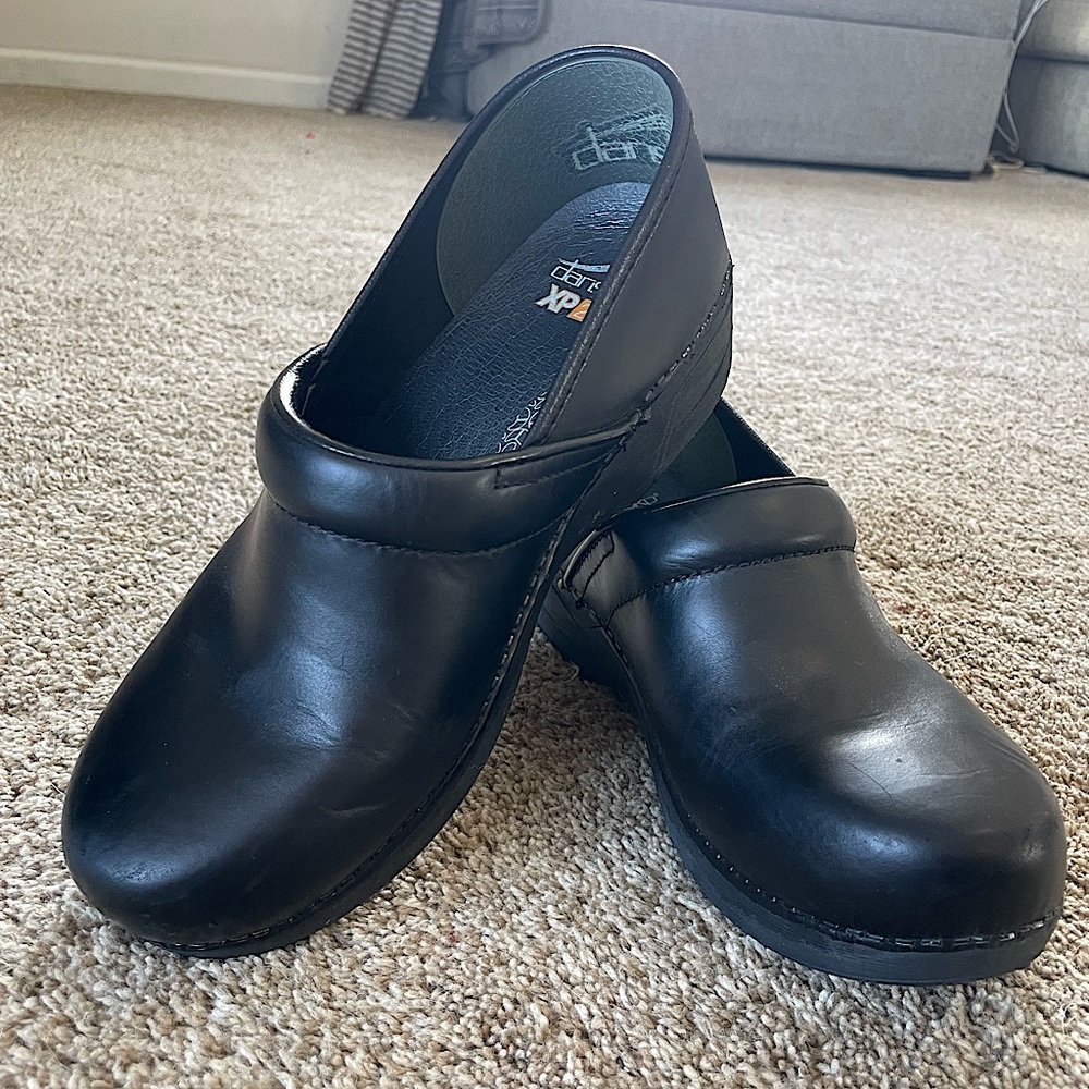 Dansko XP 2.0 black waterproof clogs sz 9.5 (40)